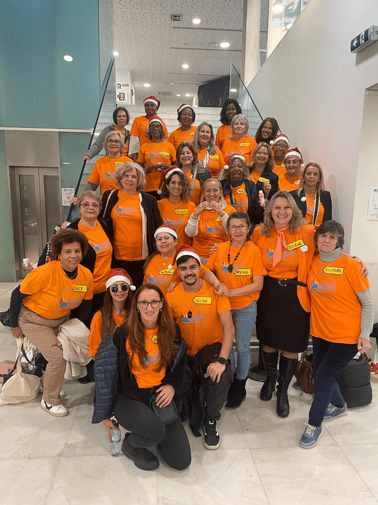 Equipa e voluntários da Associação Mundo Feliz